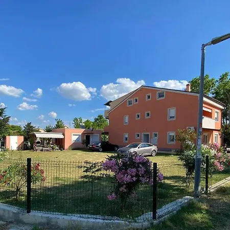 Renic Apartments Nin Exterior photo